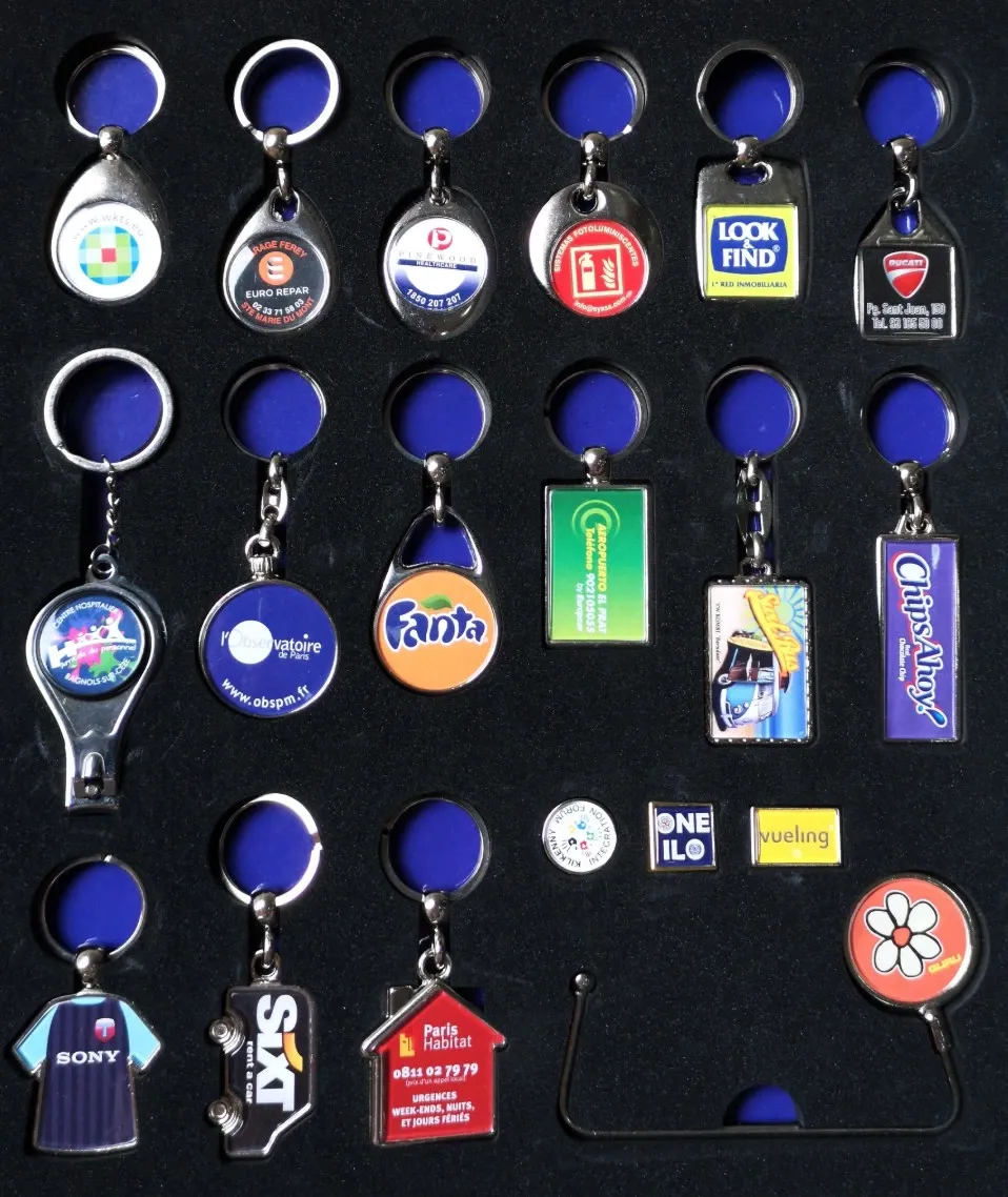 Llaveros personalizados con emblemas, nombres y fotografías