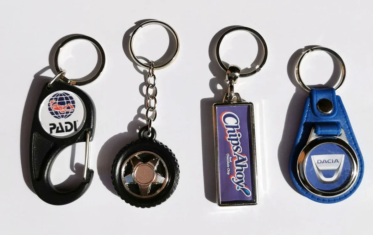 Cuatro modelos de llaveros personalizados